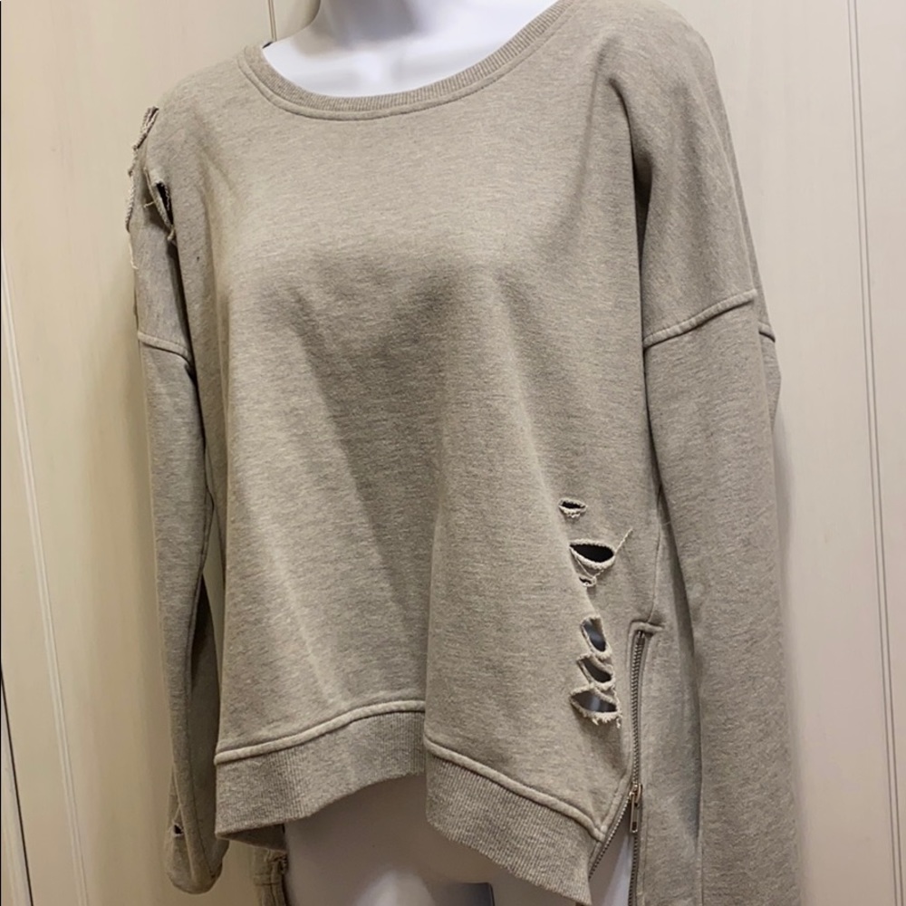 NWOT GREY/GRAY DISTRESSED SWEATER